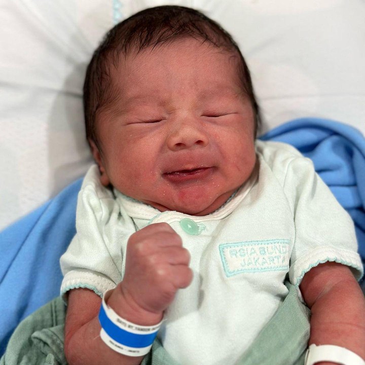 <p>Banyak netizen yang terkejut dengan kabar ini karena Marshel tidak mengungkapkan kabar pernikahan yang ternyata terlaksana pada 22 Juni 2022. Meski begitu, netizen menyambut hangat kehadiran Archie, Bunda. (Foto: Instagram: @marshel_widianto)</p>