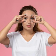 Kenali 5 Ciri-Ciri Penuaan di Usia 40-an, Salah Satunya Muncul Flek Hitam!