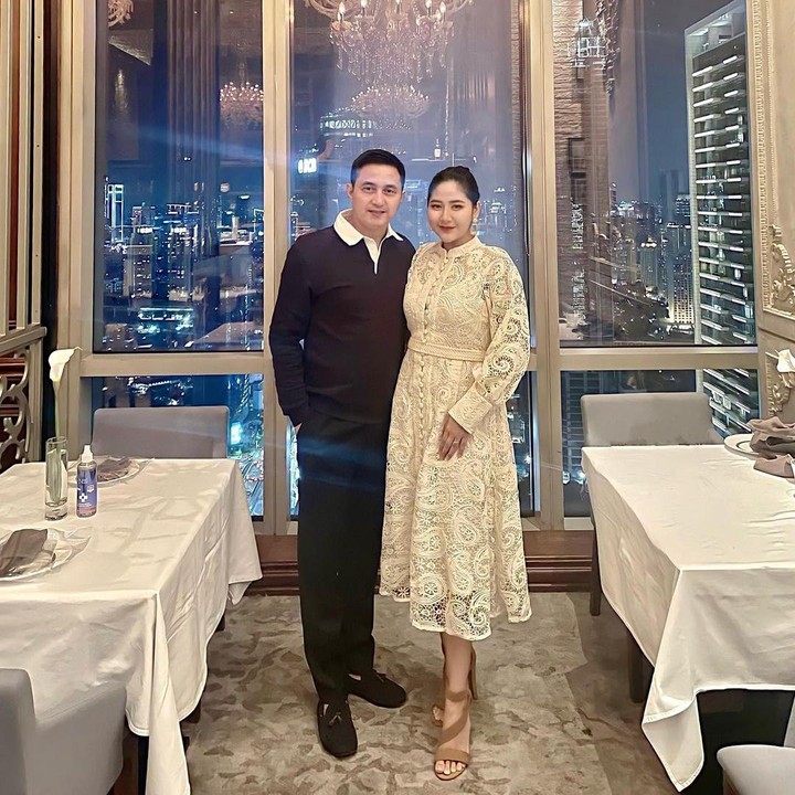 <p>Bunda tentunya tak asing dengan Ricky Soebagdja, bukan? Di era 90-an, pria kelahiran 52 tahun silam ini menjadi atlet pebulu tangkis Tanah Air. (Foto: Instagram @rickysoebagdja dan @cicaandjani)<br /><br /><br /></p>