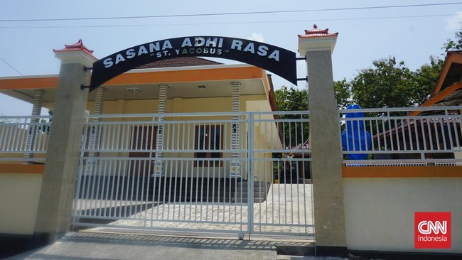 Penutupan patung Bunda Maria di kompleks bangunan rumah doa di Kulonprogo, DI Yogyakarta, menuai kegemparan. Berikut fakta-faktanya.