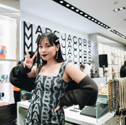 Melihat dari Dekat Koleksi Logomania Ala Marc Jacobs! Simak Juga Gaya Stylish Sheila Dara dan Titi DJ