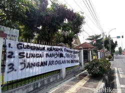 Jabar Hari Ini: Siswa SMP Tewas Dibacok hingga Spanduk Protes untuk RK