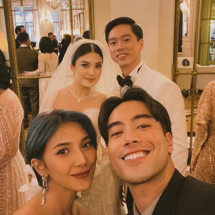 <p>Pernikahan Valencia dan Kevin juga dihadiri penyanyi Vidi Aldiano dan istrinya, Sheila Dara. Vidi tampak mengunggah foto kebersamaannya dengan pengantin di media sosial. (Foto: Instagram @valenciatanoe /@angelatanoesoedibjo)<br /><br /><br /></p>