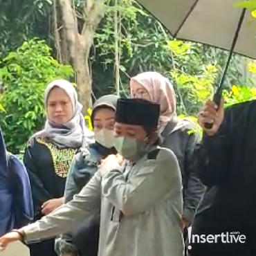 Ibunda Meninggal Dunia, Tangis Adul Pecah Hingga Jatuh Pingsan