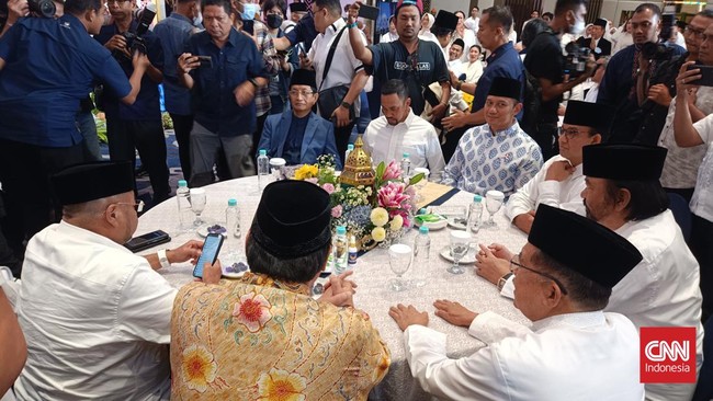 PAN merespons kehadiran Ketua Umum Partai Golkar, Airlangga Hartarto di buka puasa bersama Koalisi Perubahan Anies Baswedan.