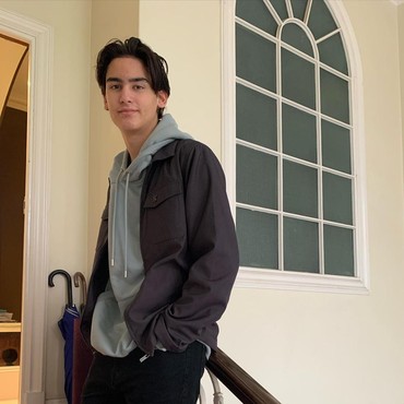 7 Potret Frederik Kiran Cucu Bule Tampan Presiden Soekarno yang Beranjak Dewasa