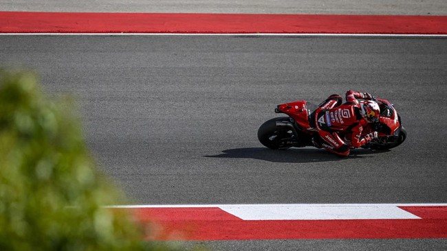 Kecelakaan yang dialami Pol Espargaro di FP2 MotoGP Portugal berdampak fatal bagi dirinya. Ia mengalami sejumlah cedera serius.