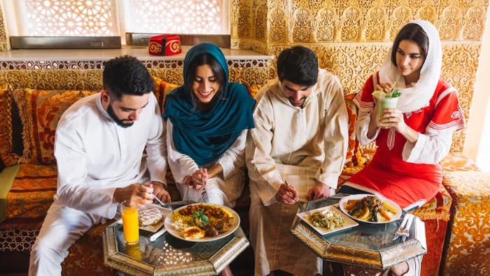 Rasakan 5 Keluhan Ini, Pertanda Kamu Terlalu Banyak Makan Daging Lebaran!