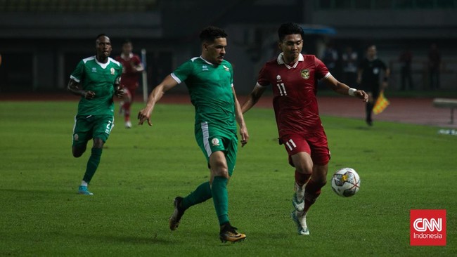 Kekhawatiran netizen terlihat jelang Timnas Indonesia vs Burundi pada laga kedua FIFA Matchday di Stadion Patriot Candrabhaga, Selasa (28/3).