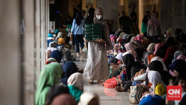 FOTO: Istiqlal Buka Pintu Lebar-lebar buat Para 'Tamu' Ramadhan