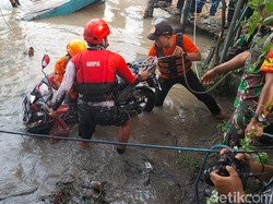 9 Motor Milik Korban Perahu Tambang Tenggelam di Surabaya Dievakuasi