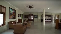 <p>Rumah Roy Marten dibeli pada tahun 1991. Kini luasnya mencapai 4000 meter lebih. (Foto: YouTube TRANS7 OFFICIAL)</p>