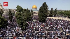 VIDEO: Ribuan Warga Salat Jumat Pertama Ramadan di Al-Aqsa