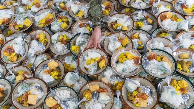 FOTO: Piring-piring Ramadhan di Jogokariyan - CNN Indonesia