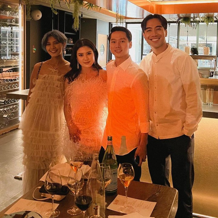 <p>Vidi dan Sheila juga ikut rangkaian acara menjelang pernikahan Valencia Tanoesoedibjo dan Kevin Sanjaya. Salah satunya saat dinner bareng nih. Vidi dan Sheila kompak mengenakan pakaian serba putih. (Foto: Instagram @vidialdiano)</p>