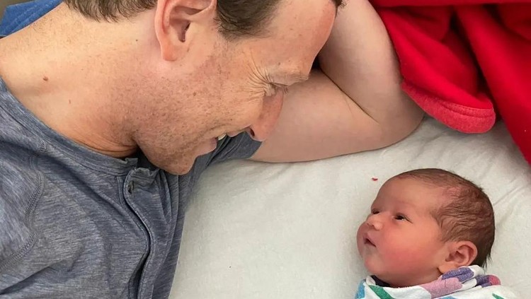 istri Mark Zuckerberg melahirkan