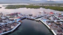 FOTO: Menghabiskan Sore di Perkampungan 'Manusia Laut'