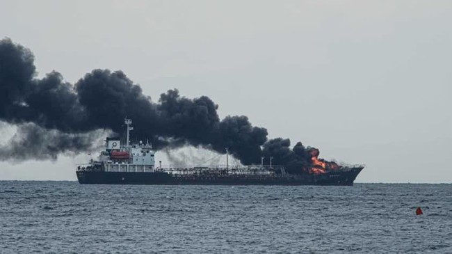 Humas PT Pertamina International Shipping Roberth Marcelino menyebut kebakaran di perairan Kota Mataram, NTB itu terjadi saat kapal melakukan labuh jangkar.