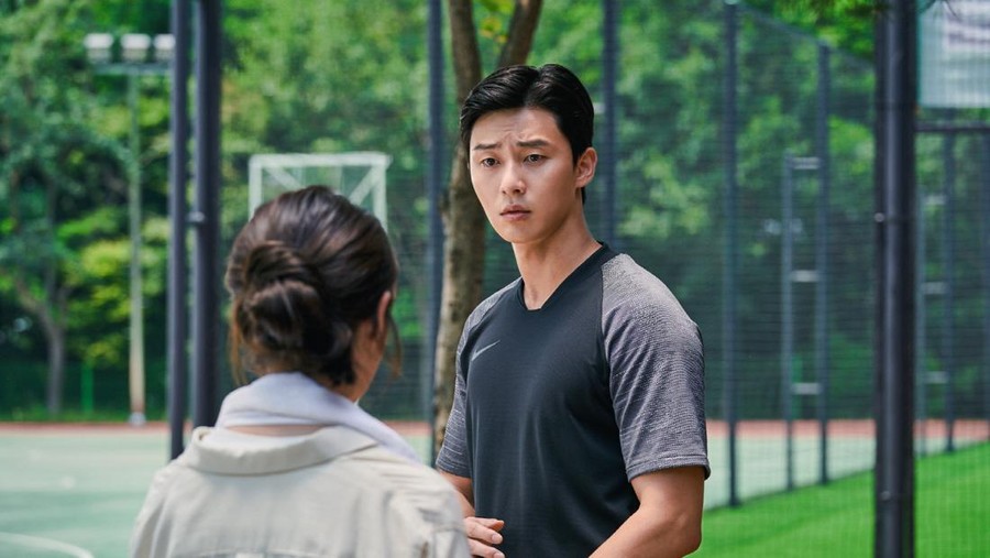 Park Seo Joon dan IU dalam film Dream