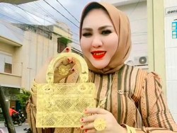 Viral! Wanita Pamer Beli Tas Emas Dior Rp 553 Juta, Begini Faktanya