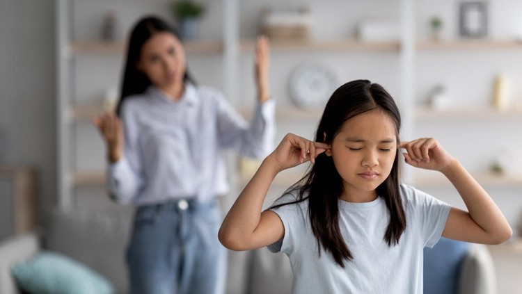 6 Cara Terbaik Menegur Anak Tanpa Harus Membentak atau Memarahi 6 Cara Terbaik Menegur Anak Tanpa Harus Membentak atau Memarahi