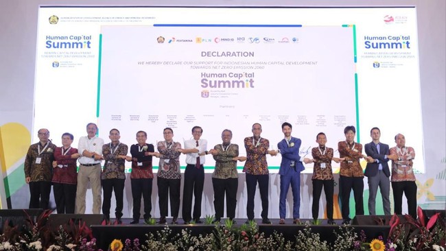 Menghadapi transisi energi, PLN berkomitmen untuk meningkatkan kapasitas SDM dengan berkolaborasi dengan berbagai pihak secara global.
