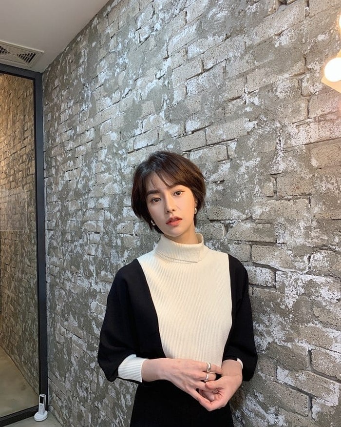 Bonus! Siapa sangka Ji Yeon bisa tampil begitu ceria dan sporty saat rambutnya dipotong pendek dengan gaya rambut shaggy? Benar-benar terlihat berbeda ya, Beauties?/ Foto: instagram.com
