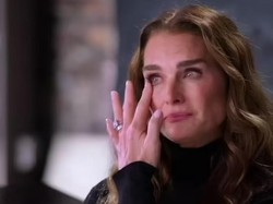Tangisan Brooke Shields Pernah Main Film Tanpa Busana di Usia 11 Tahun