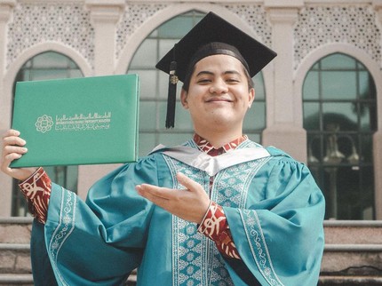 Cerita Anak Adopsi Abaikan Ejekan dengan Prestasi, Banjir Penghargaan Bun