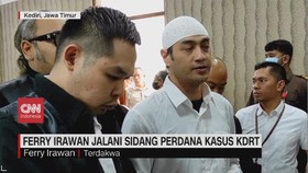 VIDEO: Ferry Irawan Jalani Sidang Perdana Kasus KDRT