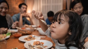 6 Panduan Gizi Anak saat Puasa dari Kebutuhan Nutrisi hingga Porsi Makan