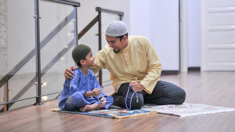 Ilustrasi Anak Salat Tarawih Muslim family worship during ramadhan