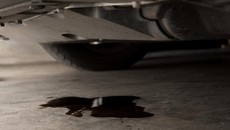 4 Penyebab Oli Transmisi Mobil Matik Bocor