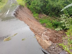 Jalur Provinsi di Manggarai Barat Amblas gegara Curah Hujan Tinggi