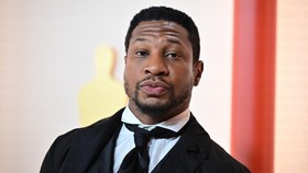 Jonathan Majors Tak Bersaksi Atas Tudingan Kekerasan ke Mantan