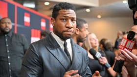Mantan Pacar Jonathan Majors Cabut Gugatan terkait Dugaan Penyerangan