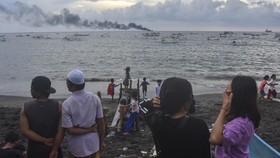 KRI Teluk Hading 538 Milik TNI AL Terbakar di Perairan Bira, Bulukumba