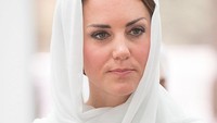 <p>Ini bukan pertama kalinya istri Panggeran William itu tampil berkerudung, Bunda. Pada 2012 silam, ia pertama kali terlihat mengenakan kerudung di hadapan publik saat berkunjung ke Kuala Lumpur, Malaysia. (Foto: Getty Images)</p>