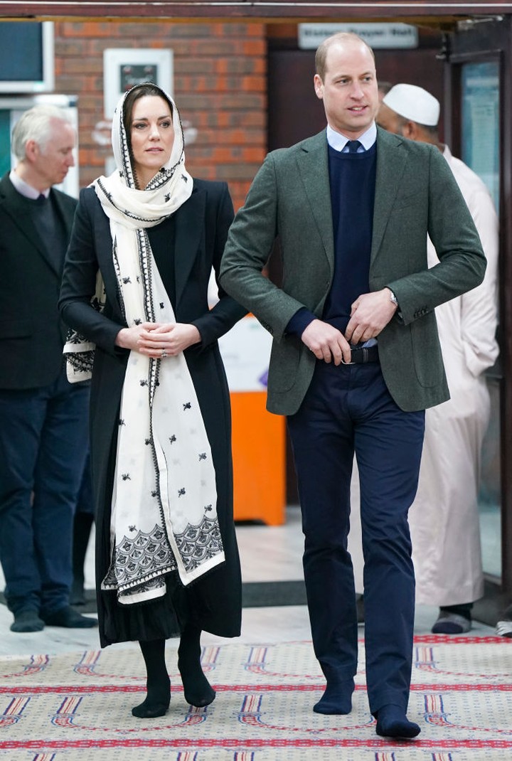 KUALA LUMPUR, MALAYSIA - SEPTEMBER 14:  Catherine, Duchess of Cambridge visits Assyakirin Mosque on day 4 of Prince William, Duke of Cambridge and Catherine, Duchess of Cambridge's Diamond Jubilee Tour of the Far East on September 14, 2012 in Kuala Lumpur, Malaysia.  Prince William, Duke of Cambridge and Catherine, Duchess of Cambridge are on a Diamond Jubilee Tour of the Far East taking in Singapore, Malaysia, the Solomon Islands and the tiny Pacific Island of Tuvalu.  (Photo by Chris Jackson/Getty Images)
