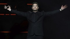 FOTO: Gaya Michael Buble Kembali Konser di London