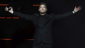 FOTO: Gaya Michael Buble Kembali Konser di London