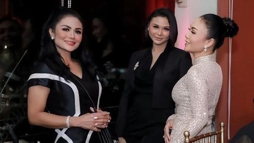 img-title Kartika Sary Adik Krisdayanti & Yuni Shara dari Beda Bapak yang Disebut Mirip Rossa
