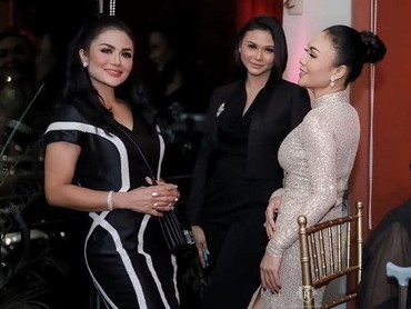img-title Kartika Sary Adik Krisdayanti & Yuni Shara dari Beda Bapak yang Disebut Mirip Rossa