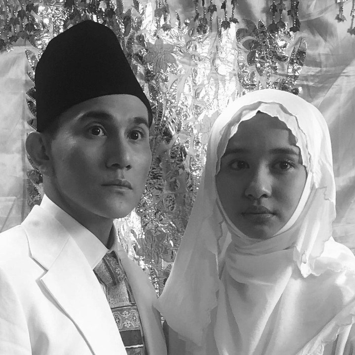 <p>Buya Hamka merupakan sebuah film yang akan mengingatkan genarasi muda tentang betapa pentingnya nilai-nilai kebangsaan, humanisme, dan keimanan. Penampilan Bella di poster film ini bikin pangling, ya? (Foto: Instagram @laudyacynthiabella dan @falconpitures_) <br /><br /><br /></p>