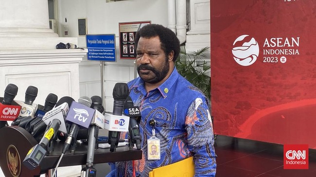 Ketua Lembaga Masyarakat Adat (LMA) Papua Lenis Kogoya mengaku telah menyampaikan niatan mendukung Prabowo saat bertemu Jokowi di Istana.