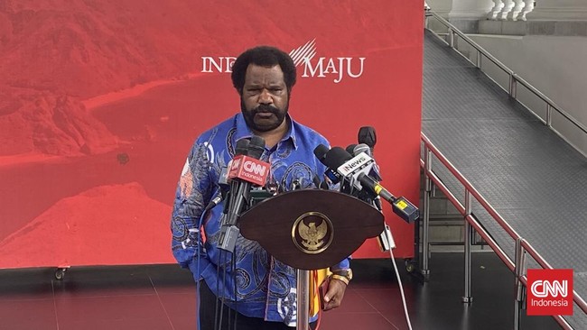 Ketua Lembaga Masyarakat Adat (LMA) Papua Lenis Kogoya menyatakan kesiapan marga Kogoya ikut membebaskan pilot Susi Air Philip Mark Mehrtens.