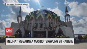 VIDEO: Melihat Megahnya Masjid Terapung Bj Habibie