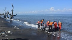 FOTO: Pencarian Korban Kebakaran Kapal BBM Pertamina di Mataram