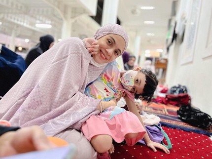 5 Potret Anak Artis Ibadah di Bulan Ramadan, Buka Puasa hingga Tarawih Bersama