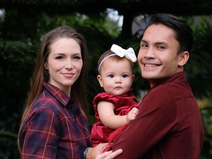 Terpopuler: 7 Potret Randy Pangalila dan Blair Anak Perempuannya, Baru Berulang Tahun Ke-2